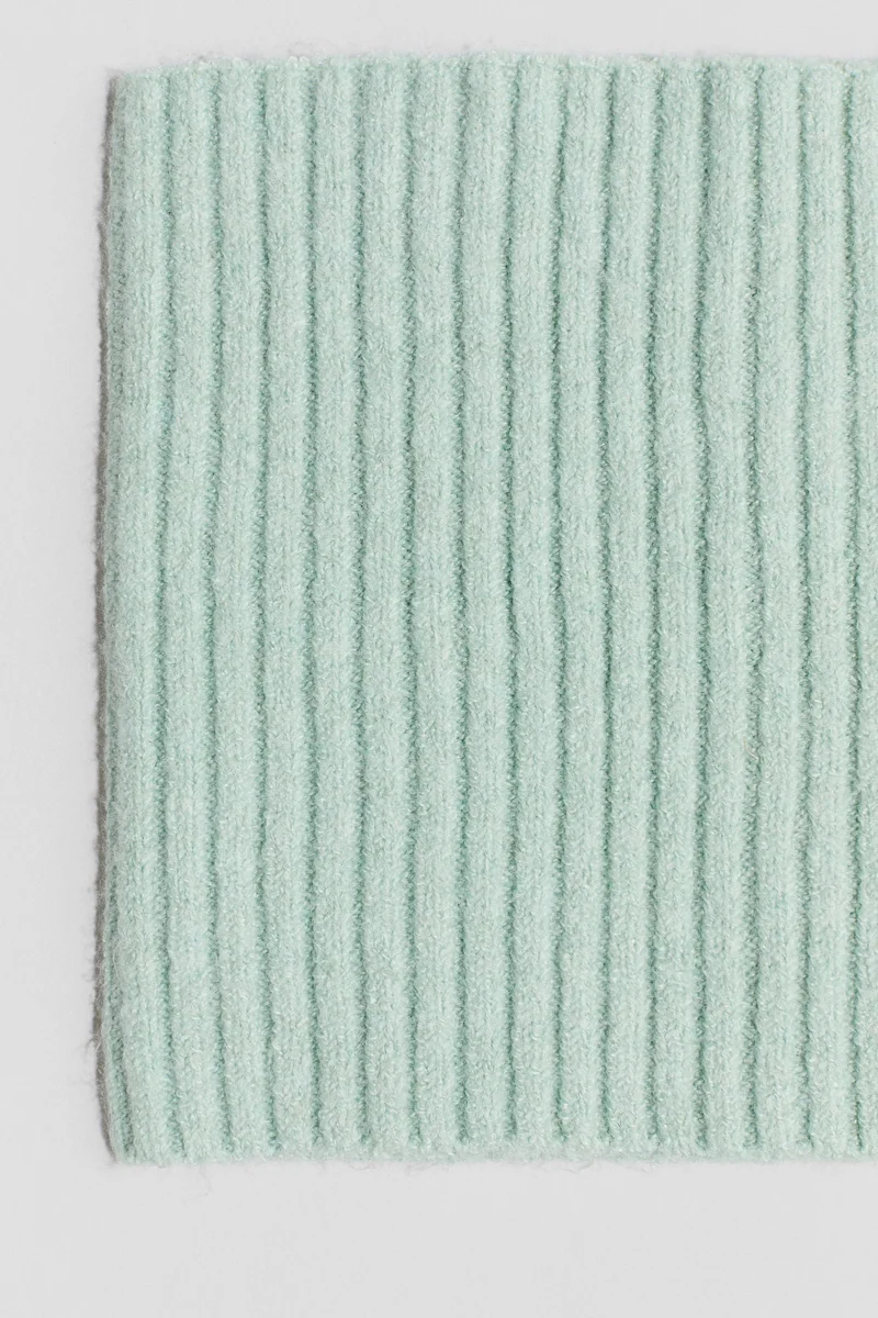 اتش اند ام وشاح بتصميم ملفوف من الصوف المرن